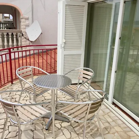 شقة Apartmenthaus Novi***