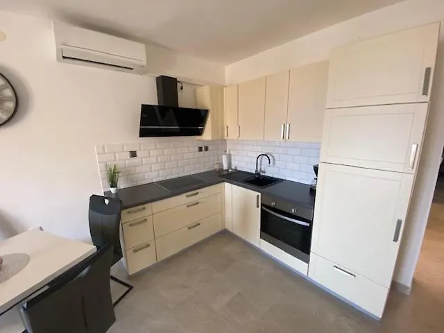 Apartmenthaus Novi*** 아파트 노비비노돌스키
