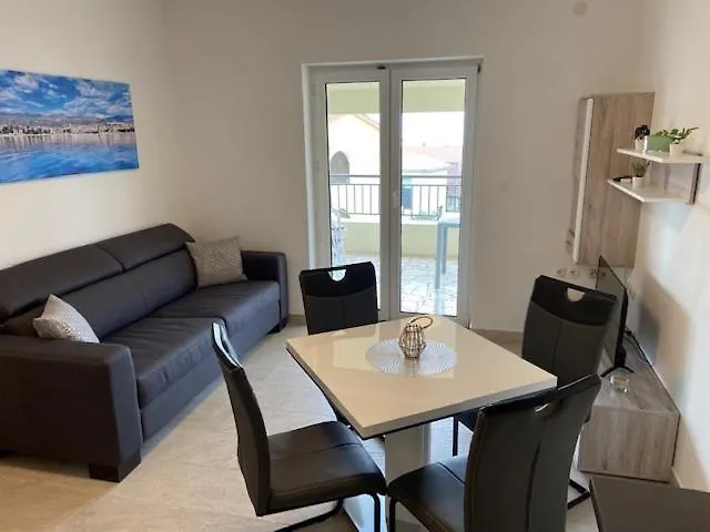 Apartmenthaus Novi*** *