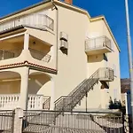Apartment Apartmenthaus Novi*** *