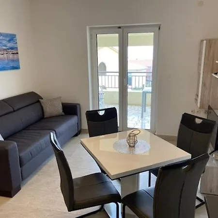 Apartmenthaus Novi*** *