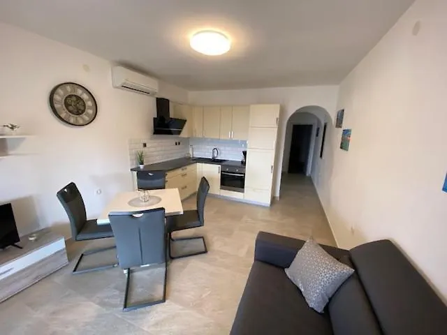 Apartament Apartmenthaus Novi*** *